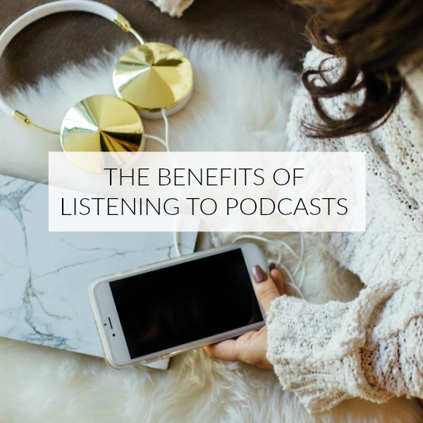 listening to podcasts, best podcasts, wellness podcasts, personal growth podcasts, spirituality podcasts, podcast, wellness, healthy living, full potential, personal growth, personal development, happiness, self help, motivation, lewis howes, rob bell, elizabeth gilbert, jennifer young, coach, coaching,